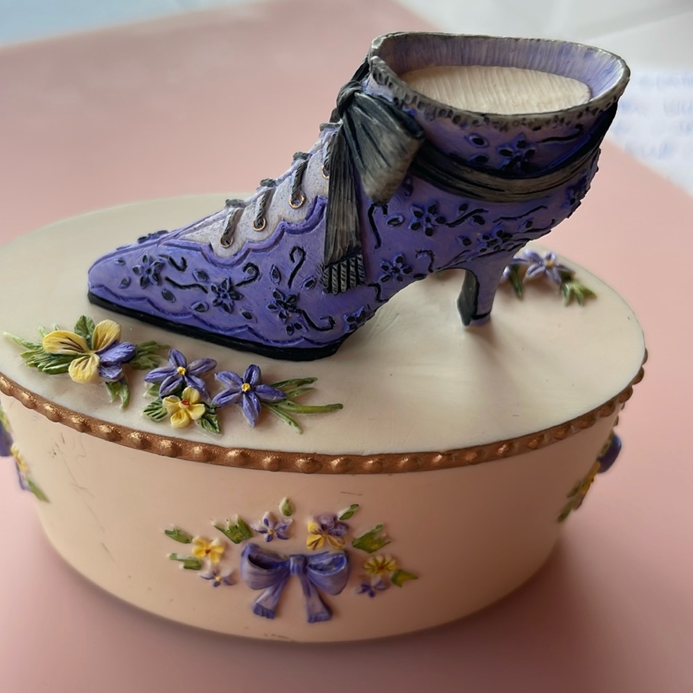 Willow Hall Victorian shoe pill box